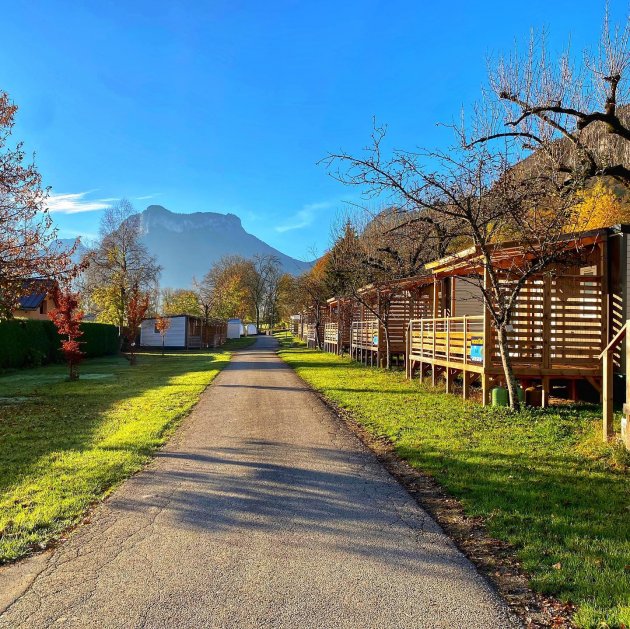 Alle camping derrire la piscine