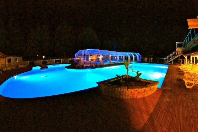 Piscine couverte nuit