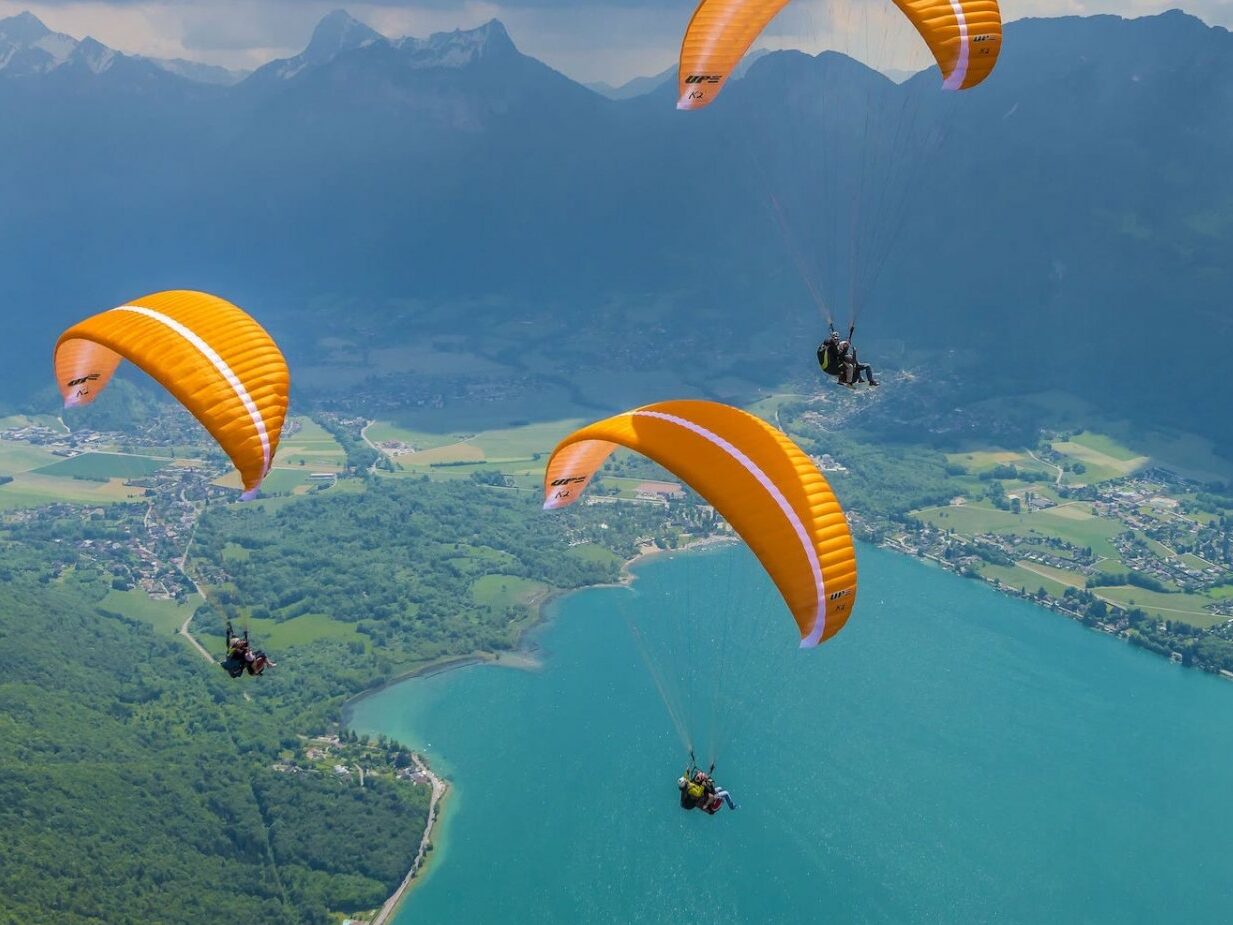 1356 blog pagina blok element flyeo paragliding tandem paragliding meer uitzicht dannecy min 1 jpeg 1800x925