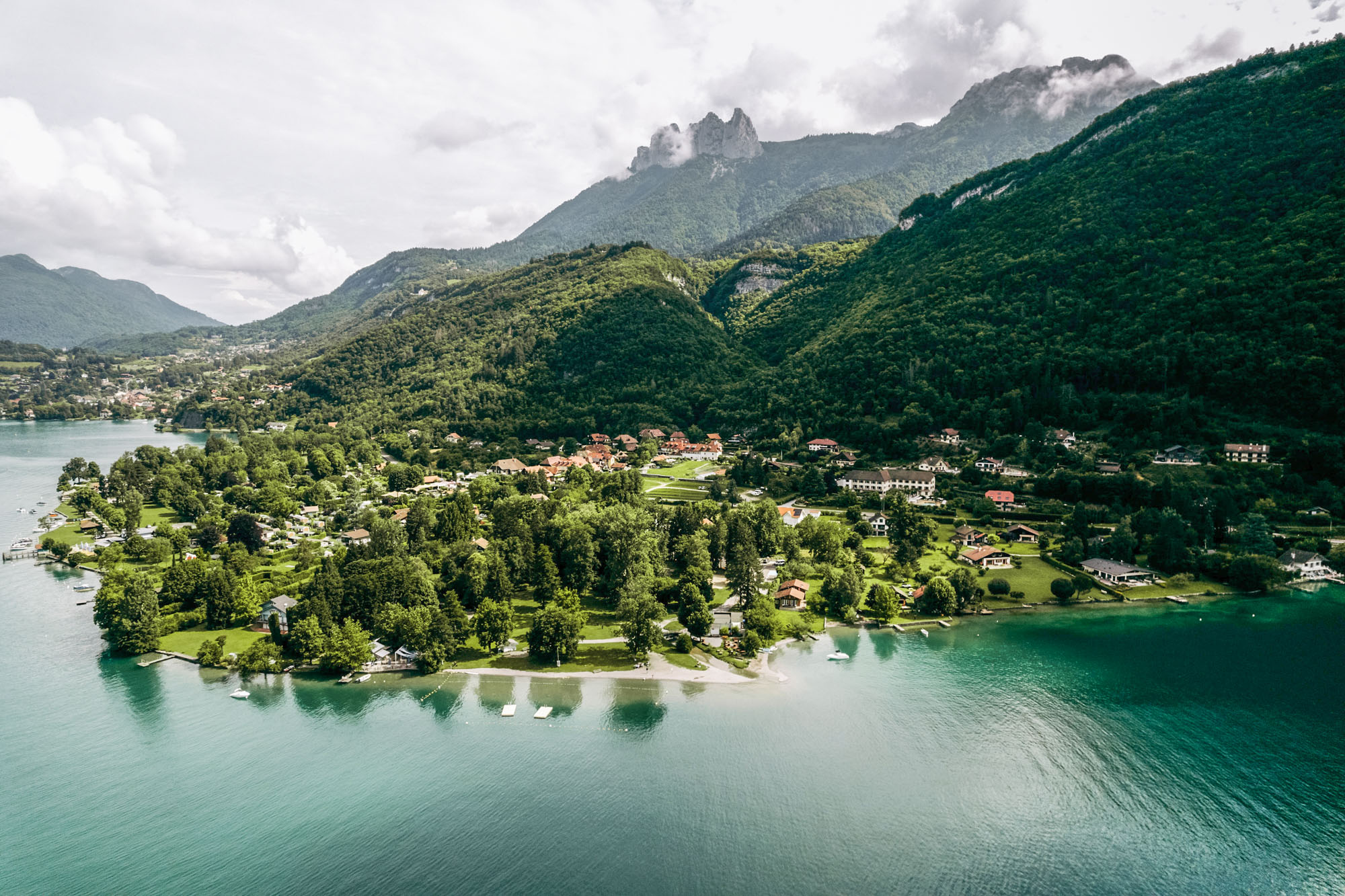 Landschappen rond het meer van Annecy
