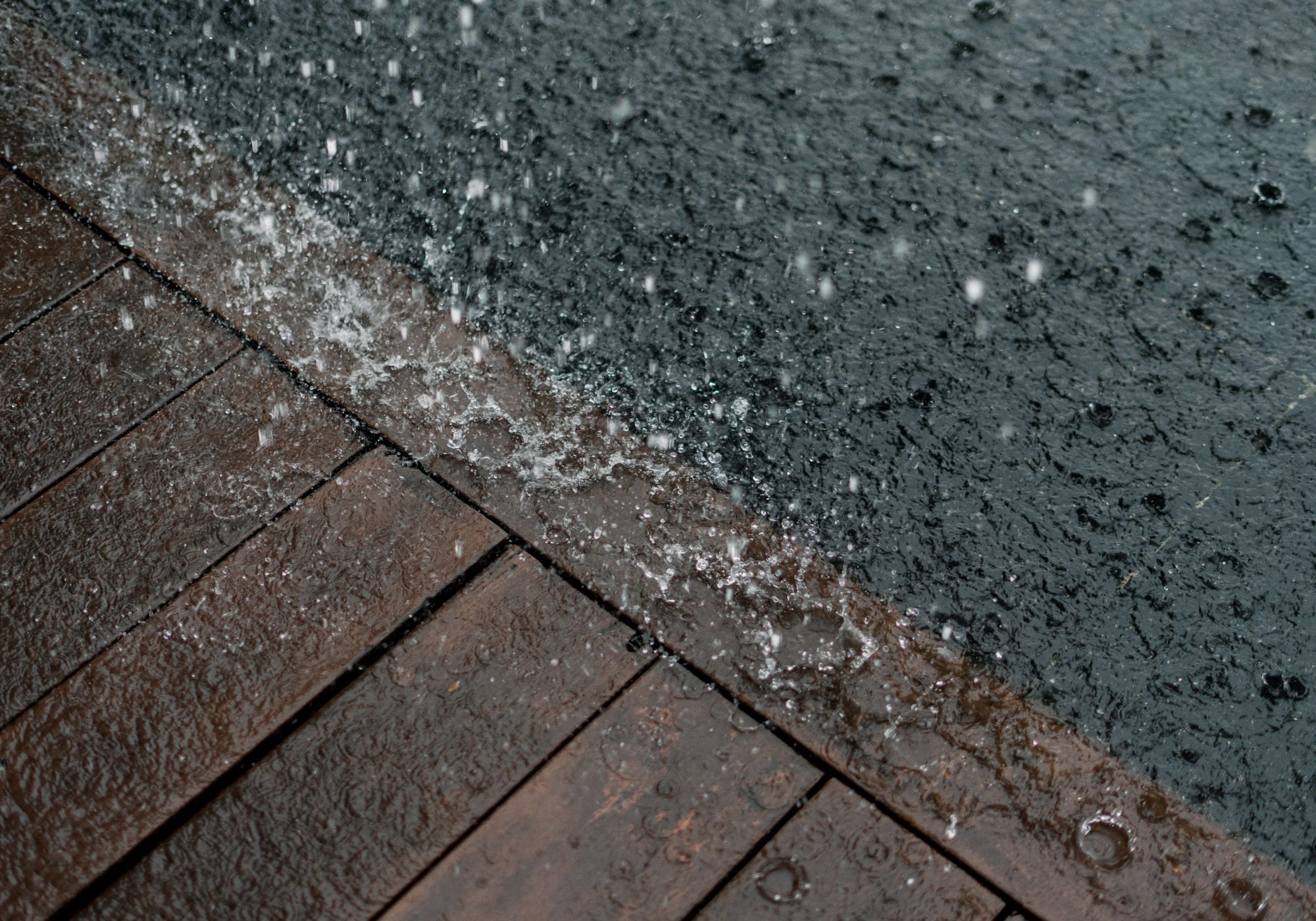 Pluie au lac