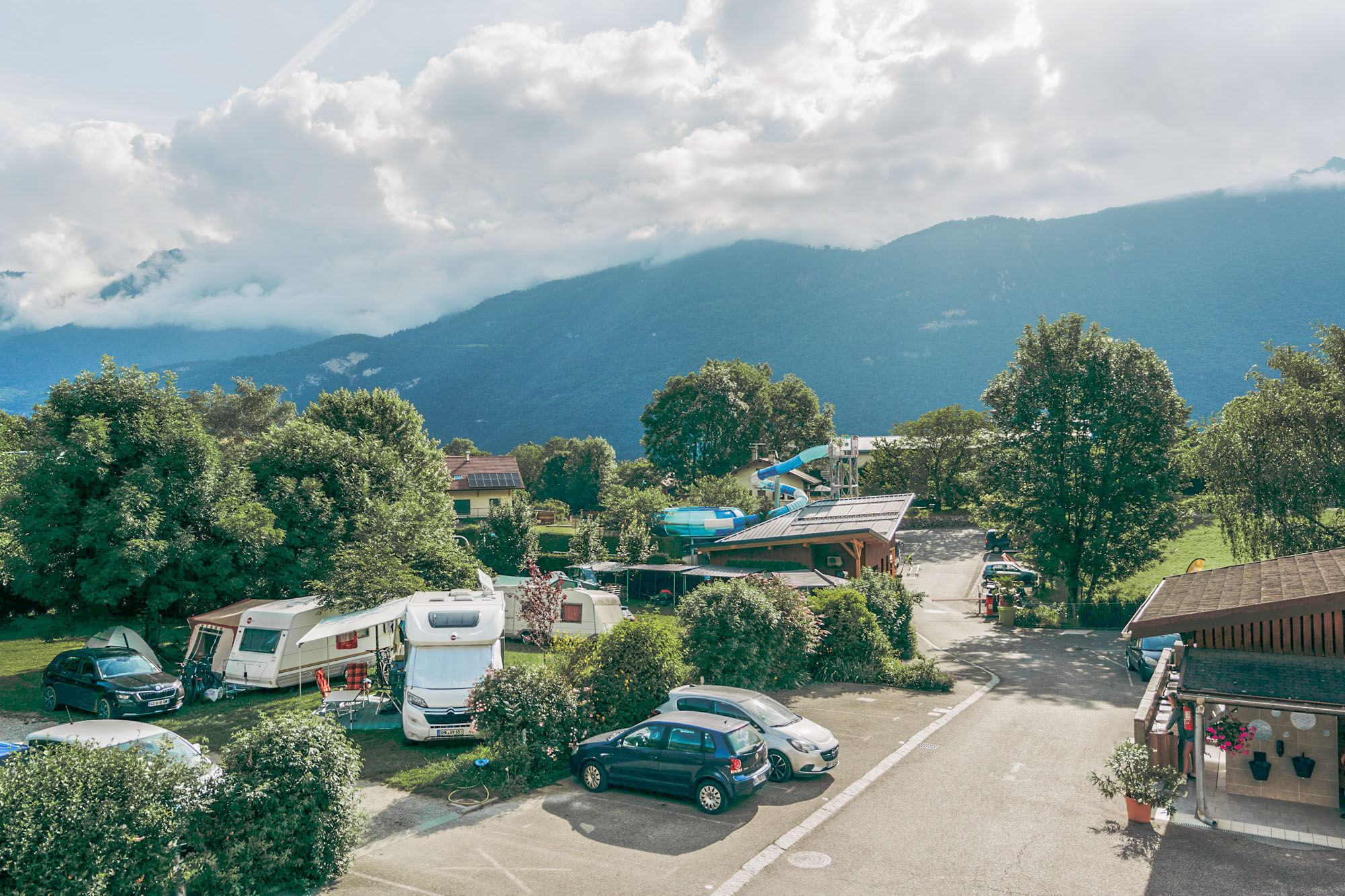 allee camping emplacement lo velajo