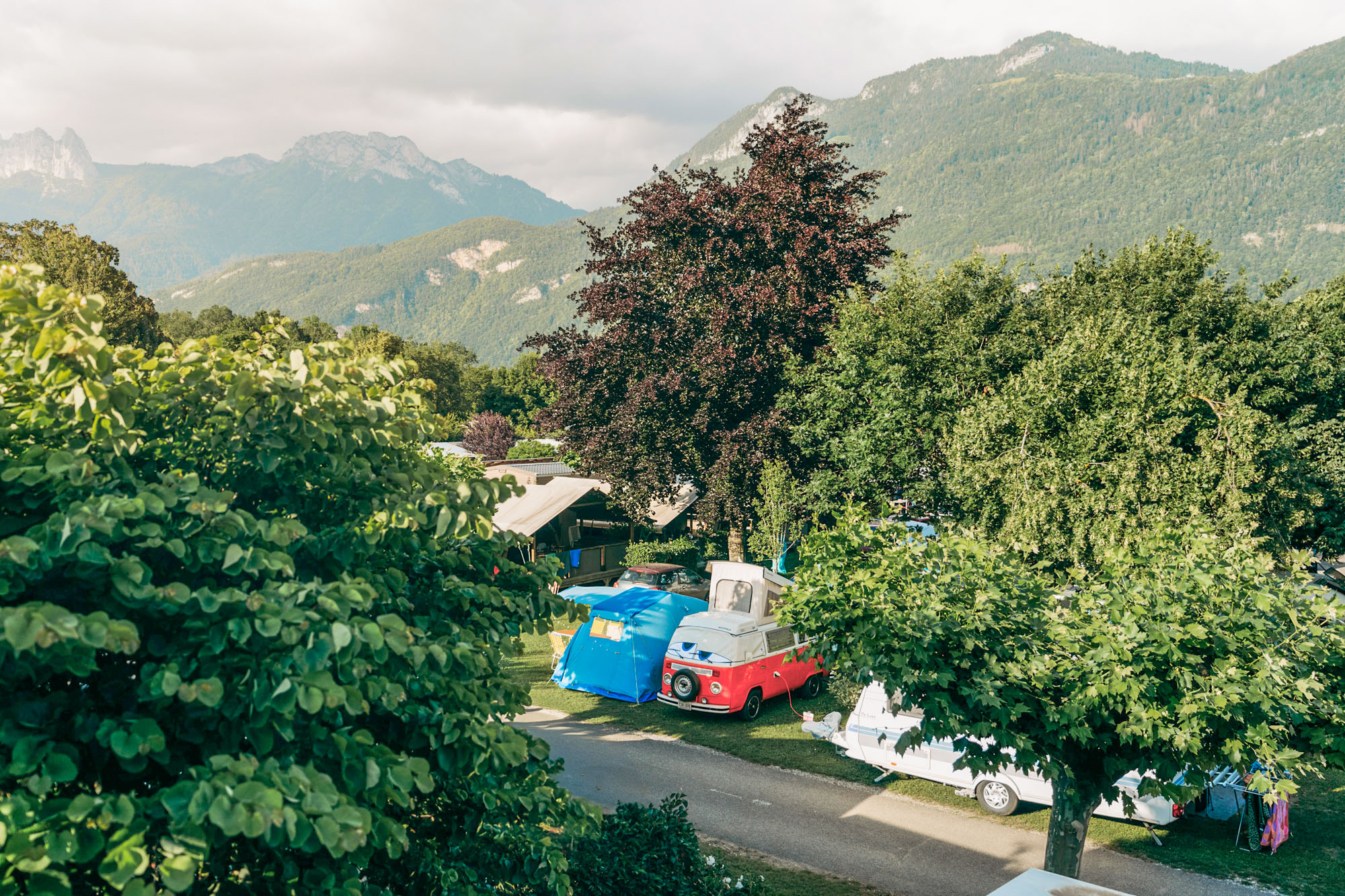 pitches with trees camping lac annecy
