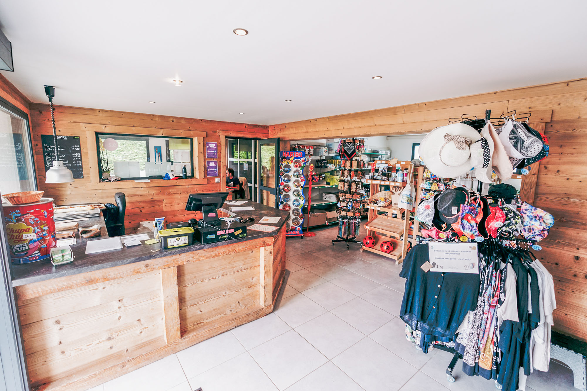 épicerie et boutique au camping à la Ravoire à Doussard
