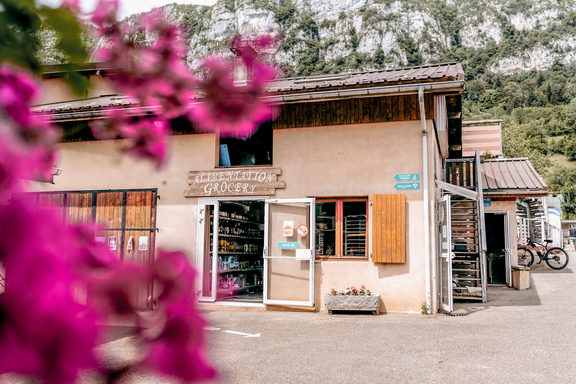 epicerie proximite camping les fontaines lac annecy