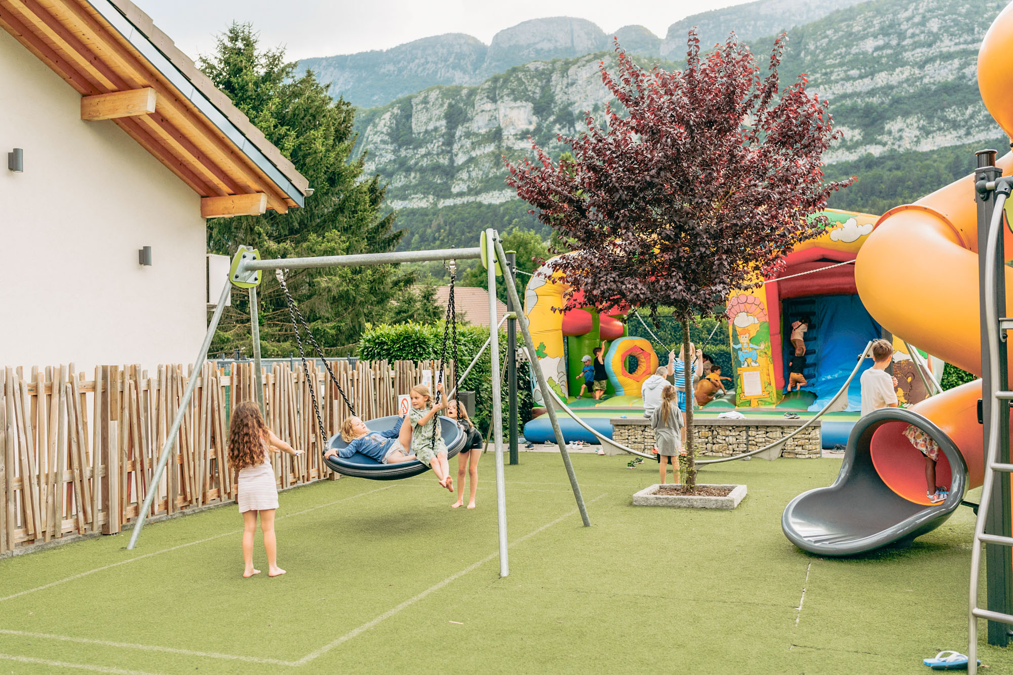 Spiele für Kinder auf dem Campingplatz am See von Annecy
