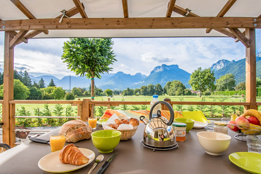 petit déjeuner terrasse mobil home