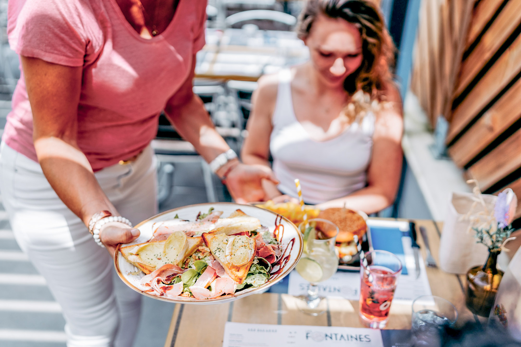 serveerster restaurant camping les fontaines