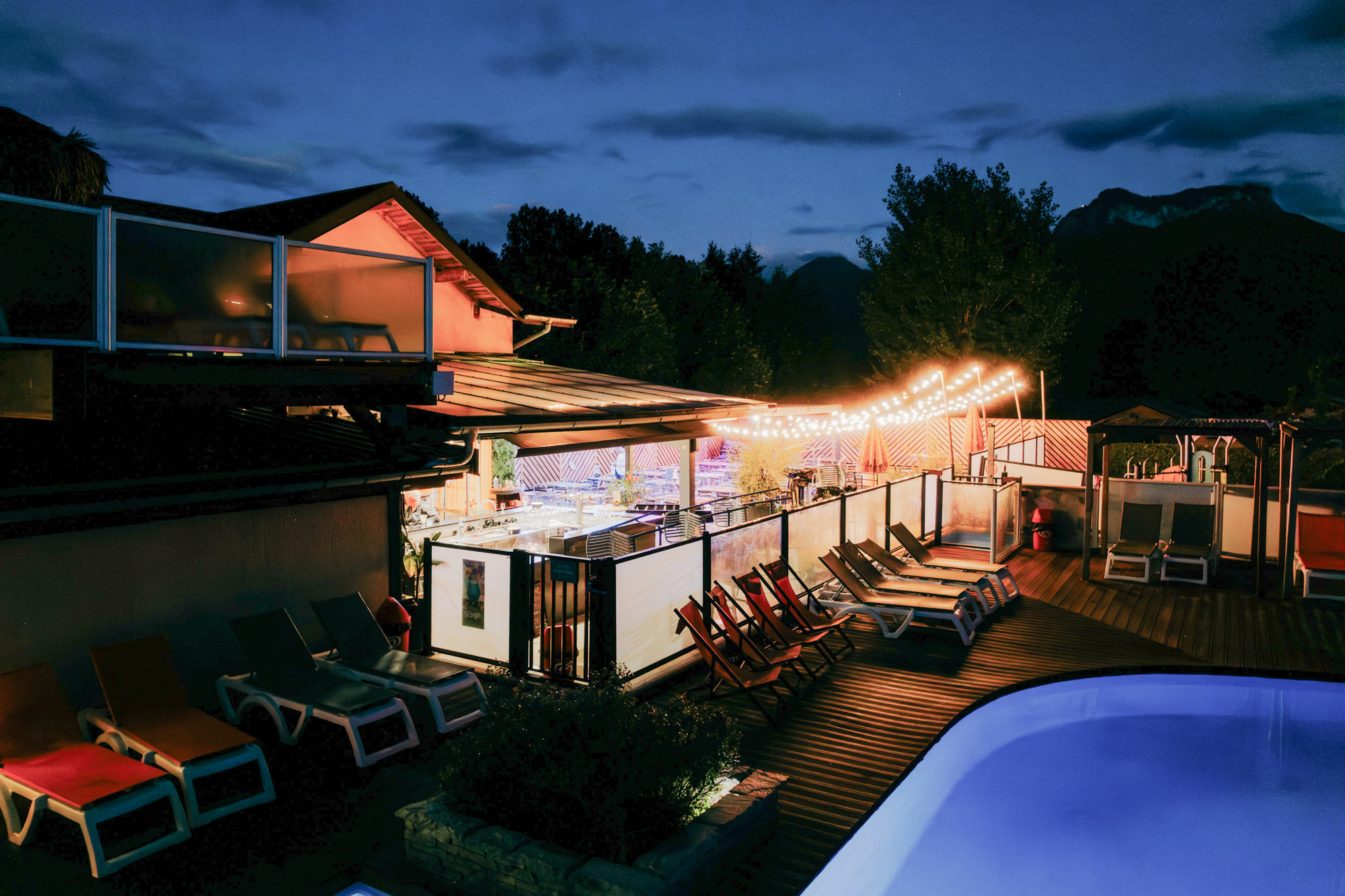 terras soiree vakantie camping les fontaines