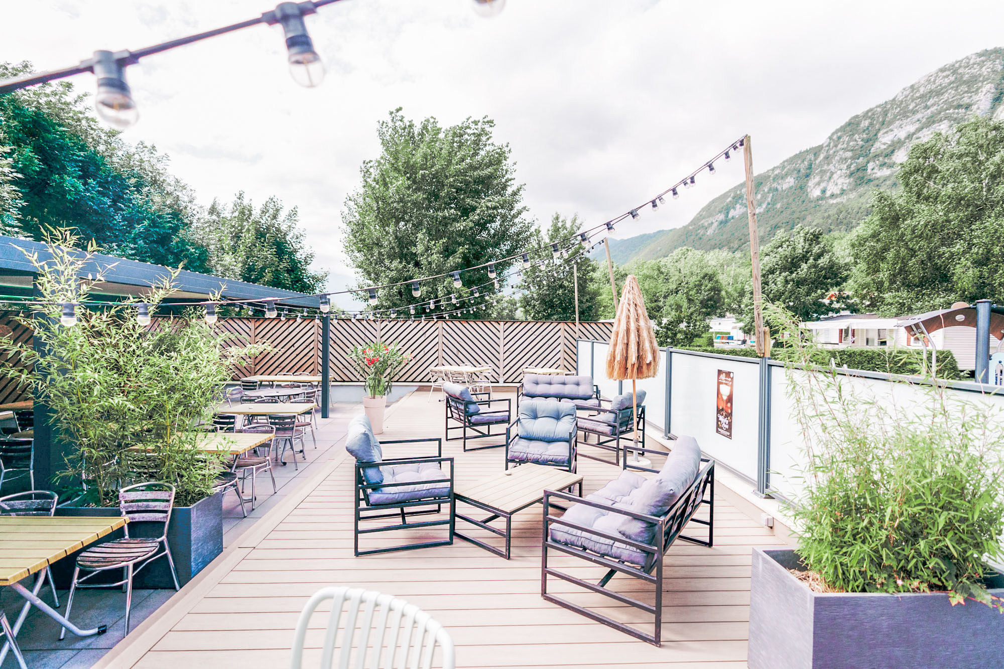 terrasse soleil bar vacances camping alpes