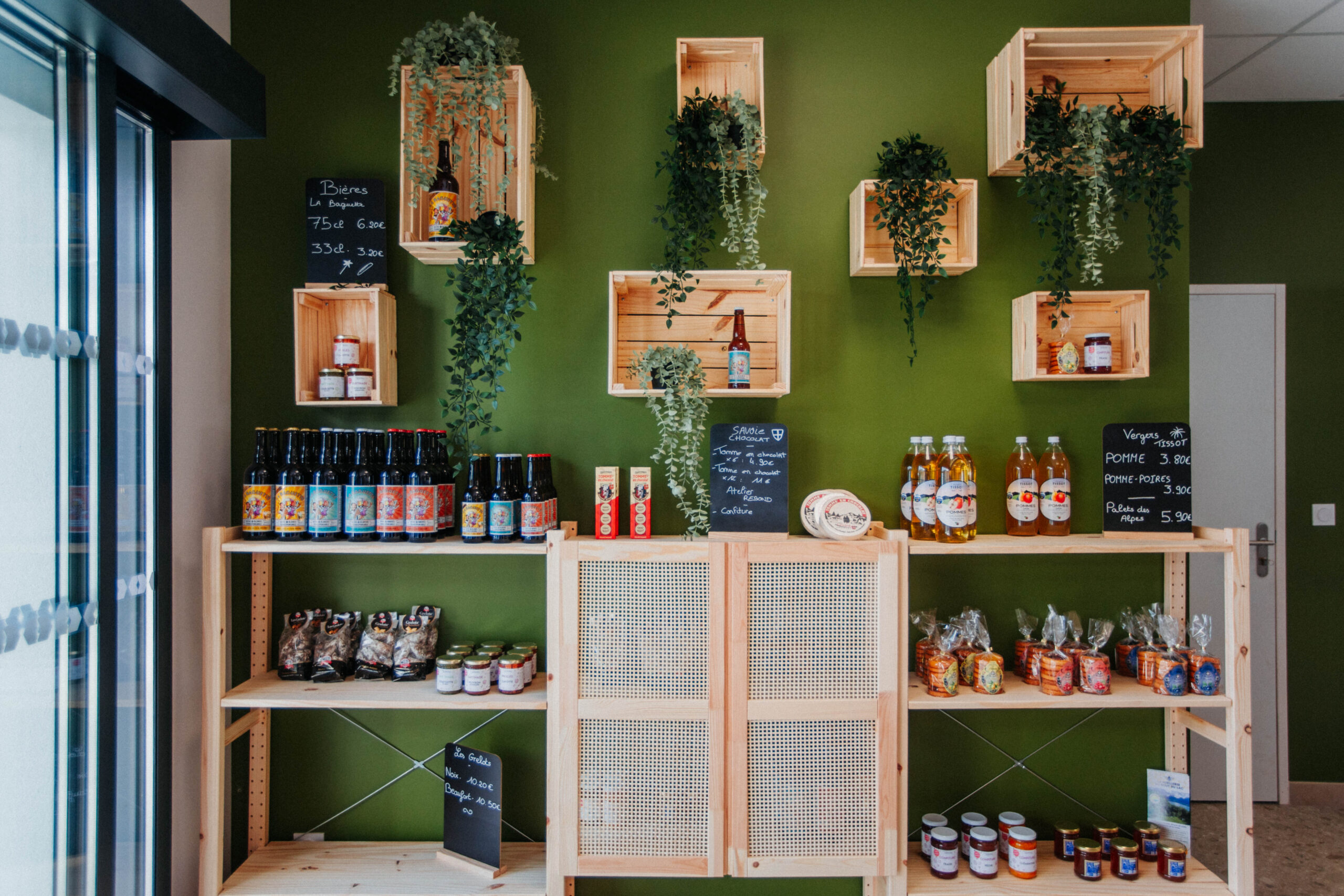 yelloh village lo velajo grocery store